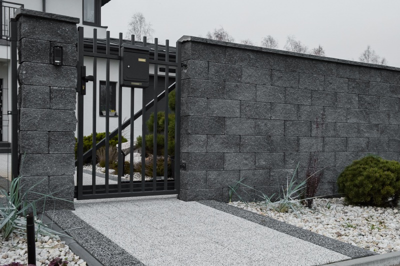 Ogrodzenia betonowe – trwałość i design w jednym