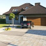 Płyty brukowe służące budowie podjazdu