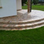 Stara cegła jako budulec tarasu