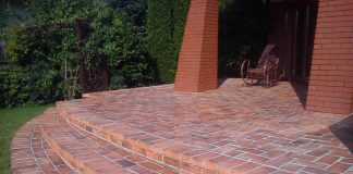 Stara cegła jako budulec tarasu