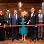 Uroczyste przecięcie wstęgi w nowo otwartym obiekcie. Fot. Kaczkan