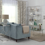 Dekoria.pl, zasłona na szelkach z kolekcji Gardenia, firana woalowa, regał Hypnose, stolik Tolie, konsola Dubai