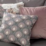 Dekoria.pl, poszewka Gabi z kolekcji Gardenia oraz poszewka Laura z kolekcji Velvet