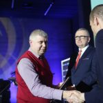 Michał Pesta odbiera nagrodę Firma Roku