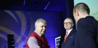 Michał Pesta odbiera nagrodę Firma Roku