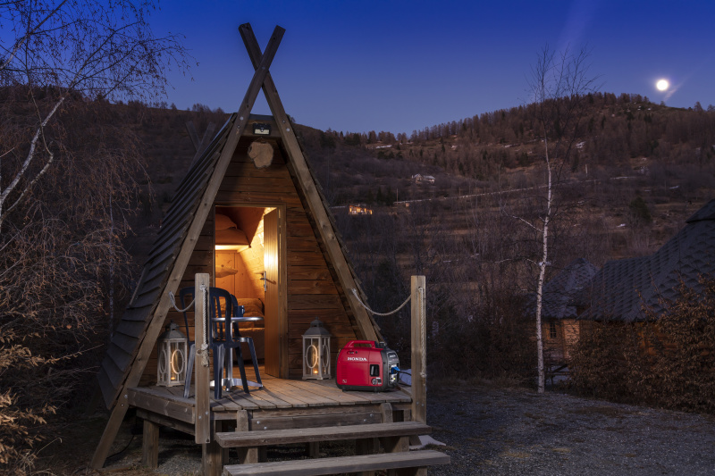 agregat-Honda-EU-22i_w plenerze(2)