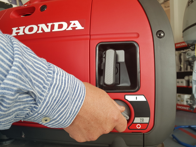 agregat-Honda-EU-22i_zawor-paliwa