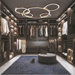 KOMANDOR_2017_scena_garderoba_View01_P